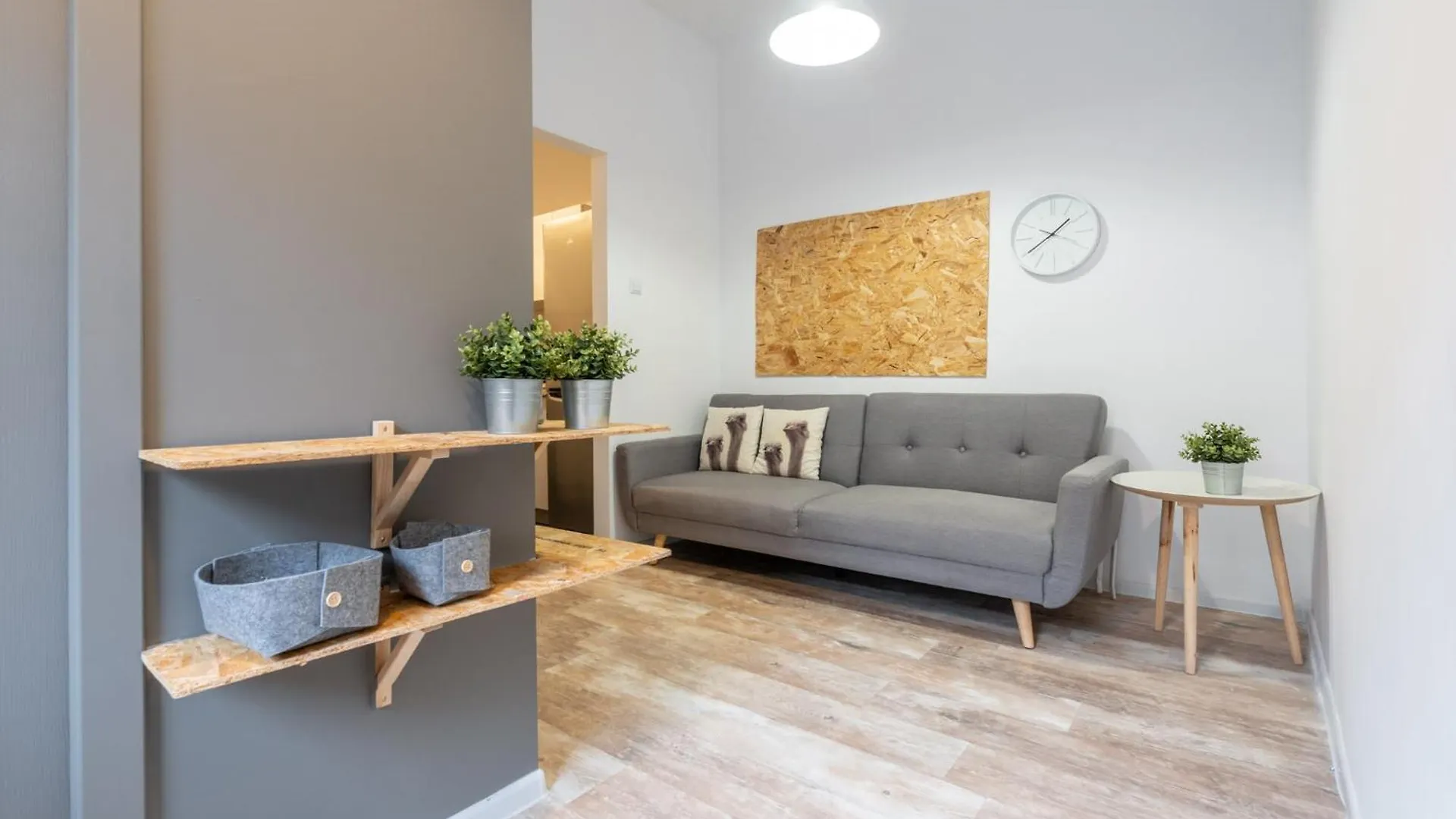 Funky Flat In Calea Victoriei contacts